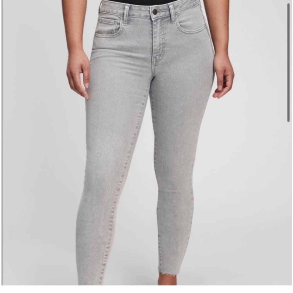 GAP mid rise universal jegging